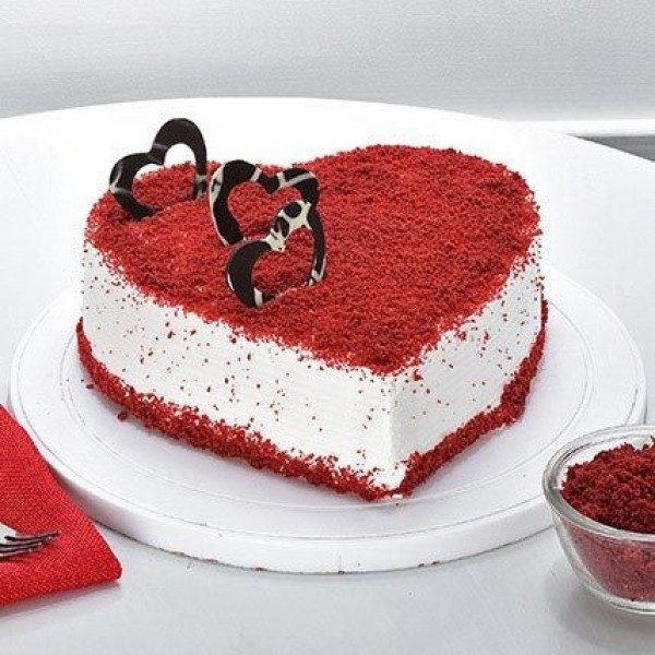 Classic Heart Red Velvet Cake ( 1 KG )